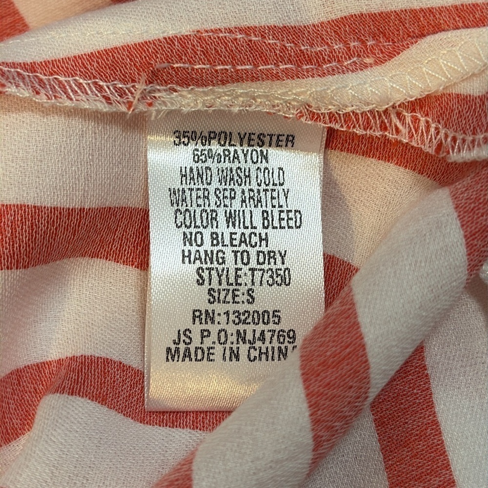 Entro Striped Sleeveless High Low Red White Blouse Rayon Blend Women’s S - Picture 7 of 7
